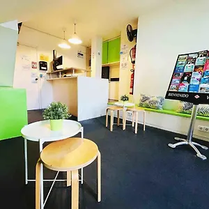Pensjonat And Basic Universitat For Young, Barcelona
